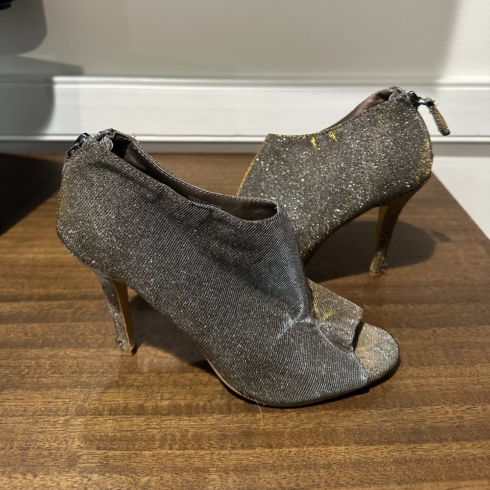 Women's Sparkle Zip Back bootie